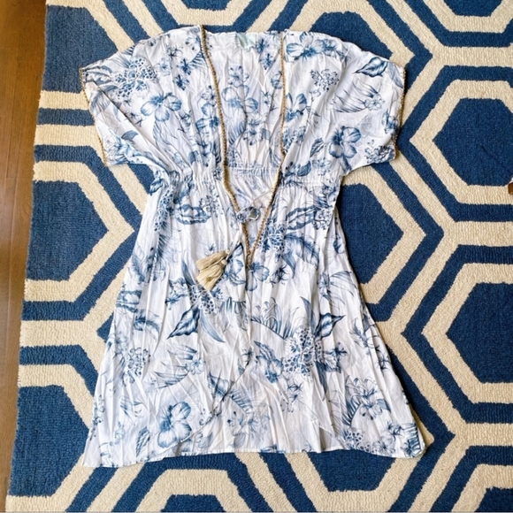 🦋 TRUE DESTINATIONS BOHO NAVY BLUE FLORAL BEACH COVERUP! - Picture 6 of 7